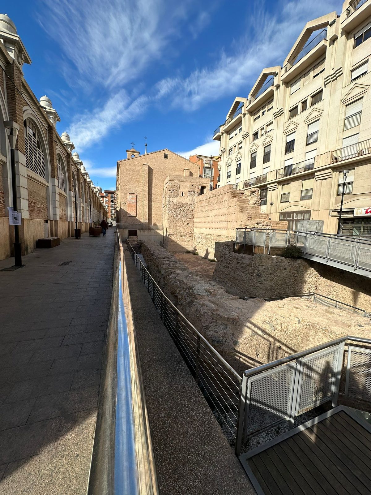 El paseo junto a la muralla de Verónicas