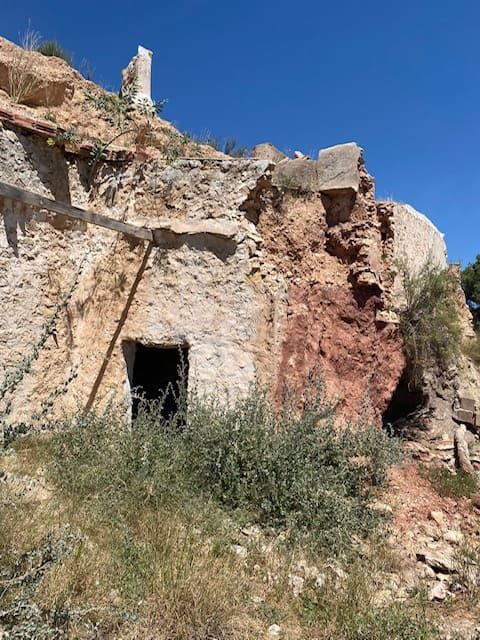 Casa cueva degradada