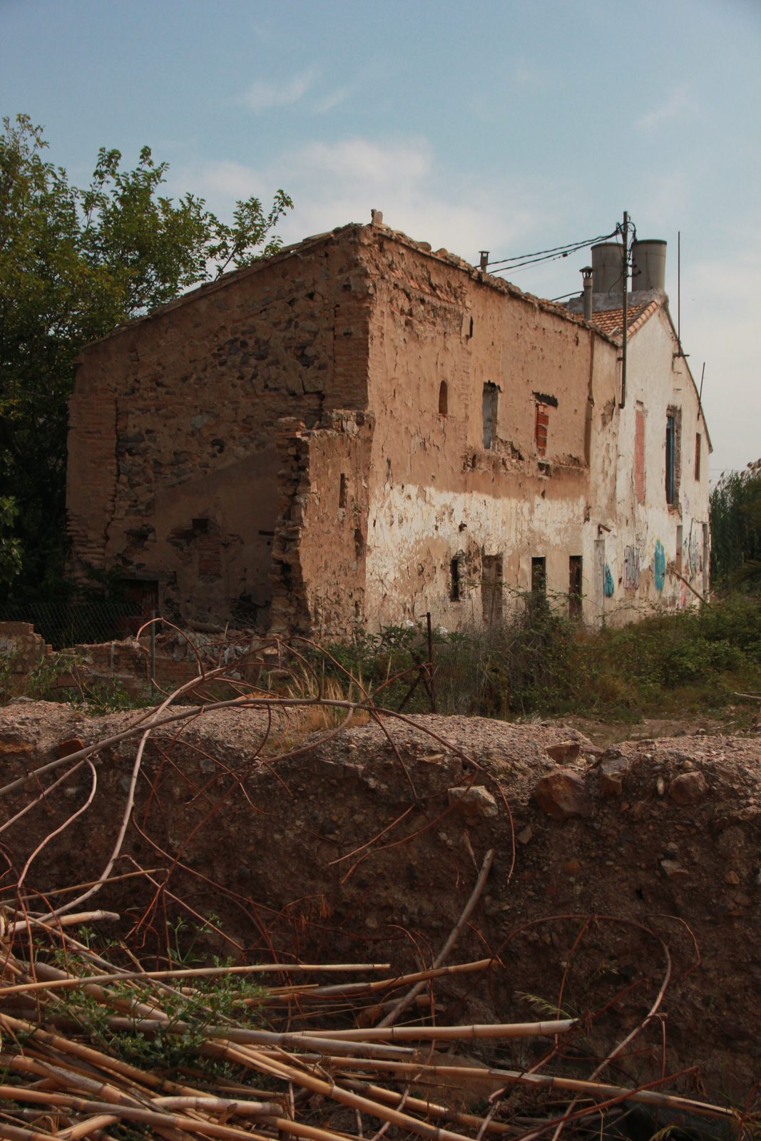 El molino en ruinas junto al azarbe