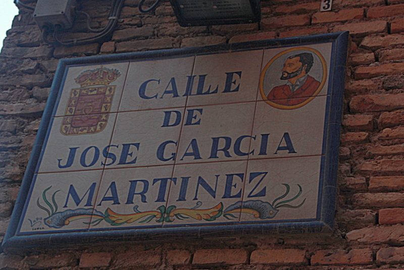 Placa de cerámica de la calle de José García Martínez