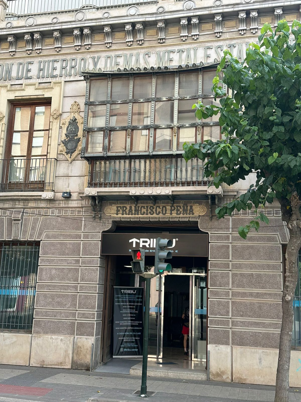 Fachada de la fábrica de fundición de Francisco Peña en la calle Corvera
