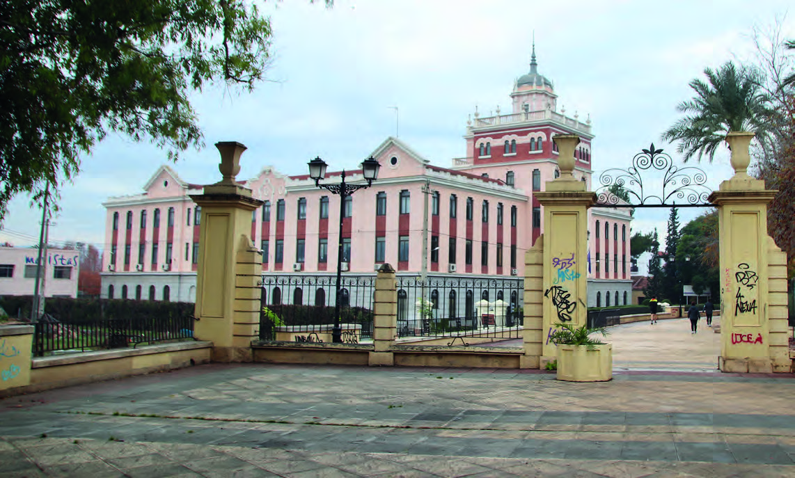 Edificio junto al paseo del Malecón