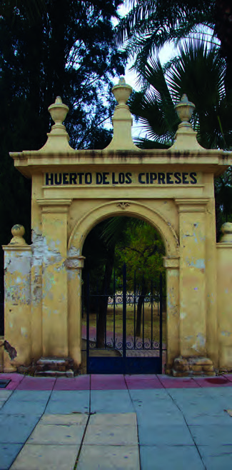 Puerta del Huerto de los Cipreses