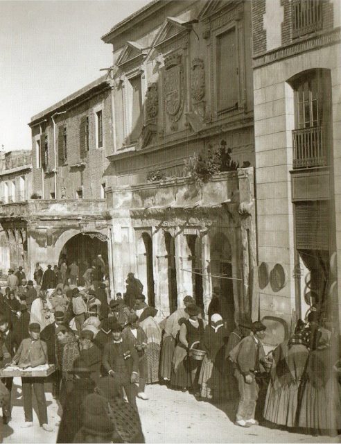 Antiguos porches del Palacio Almudí