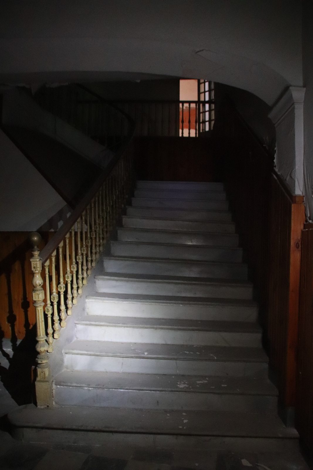 Escalera principal del palacete