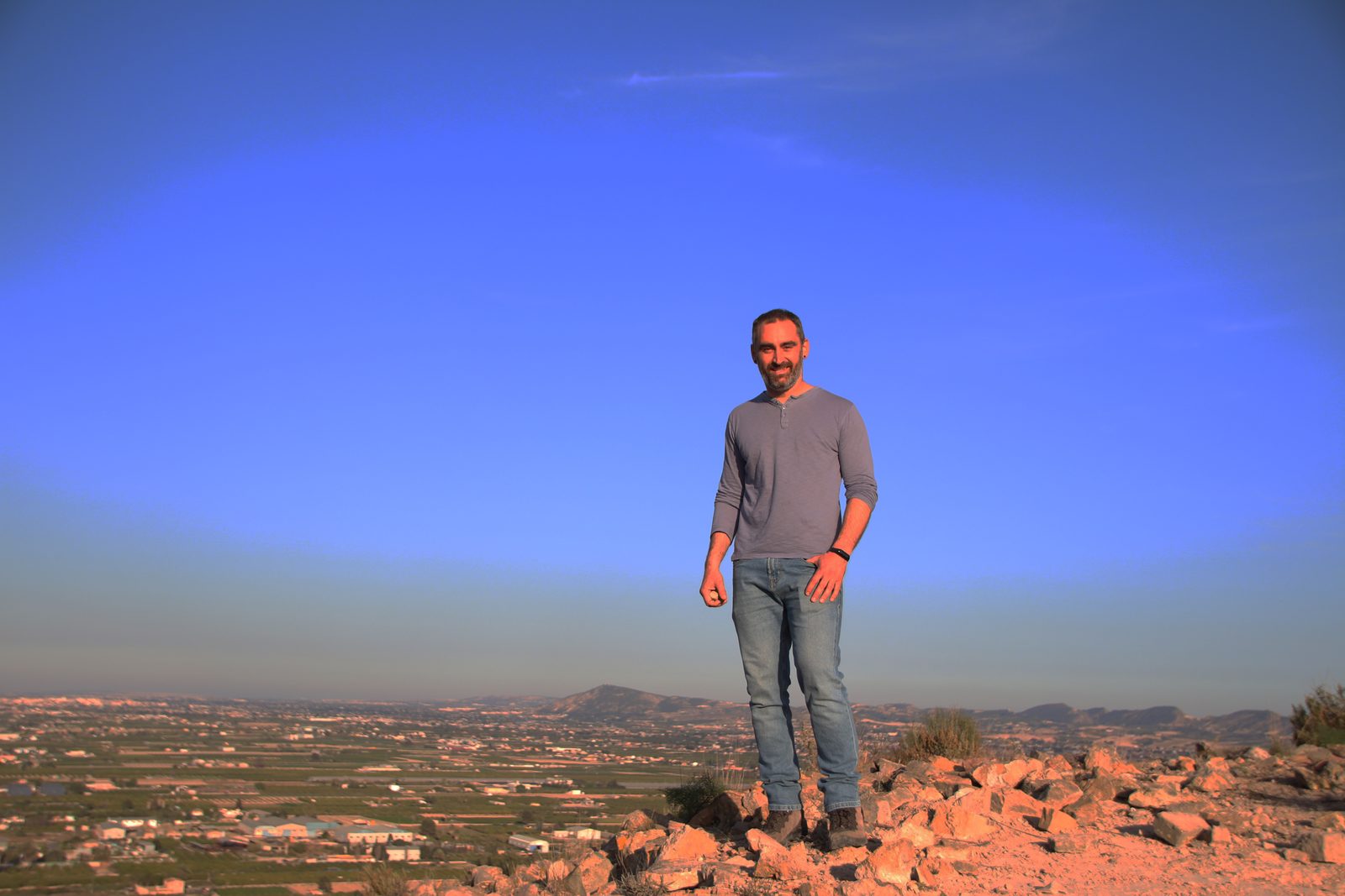 En lo alto de la sierra de Balumba con la vega del Segura al fondo