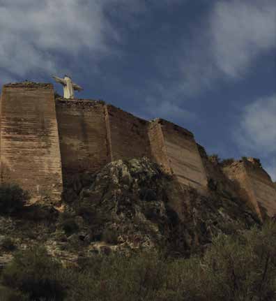 El castillo de Monteagudo con el Cristo
