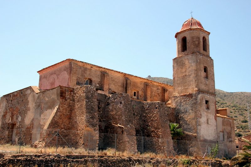 Torre y nave del templo de San Ginés de la Jara