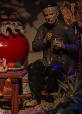 Figura del viejo fumando