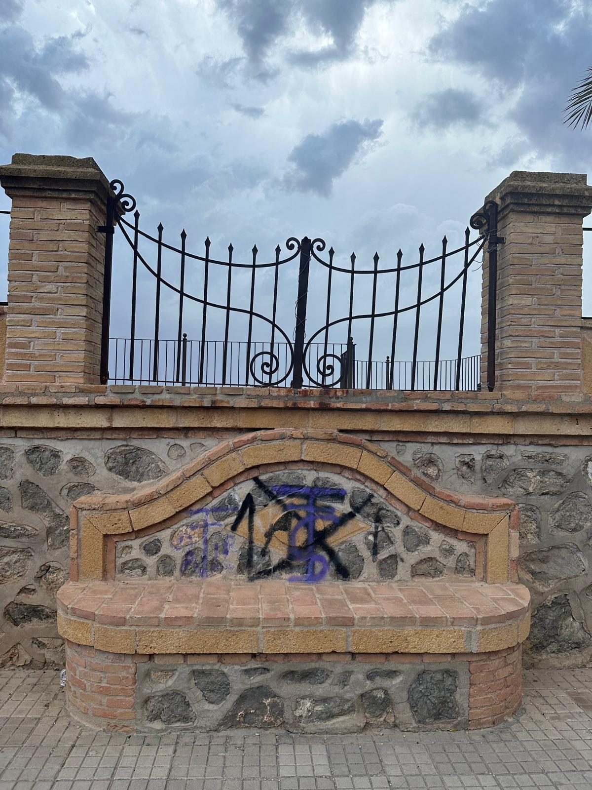 Mirador y banco junto a la Casa del Cabildo